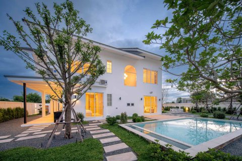 House in Chiang Mai, Thailand 4 bedrooms № 171510 - photo 2