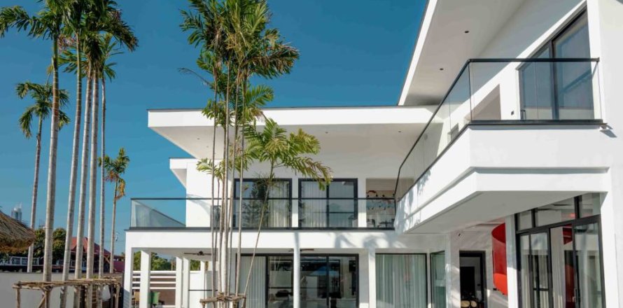 Villa in Pattaya, Thailand 8 bedrooms № 158819