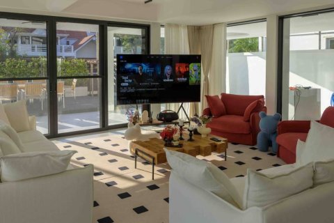 Villa in Pattaya, Thailand 8 bedrooms № 158819 - photo 3