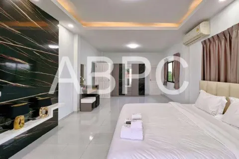 Casa de 4 dormitorios en Pattaya, Tailandia № 211742 - foto 8