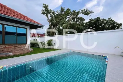 House in Pattaya, Thailand 4 bedrooms № 211742