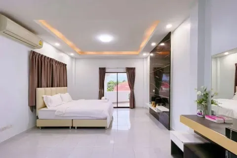 Casa de 4 dormitorios en Pattaya, Tailandia № 211742 - foto 15