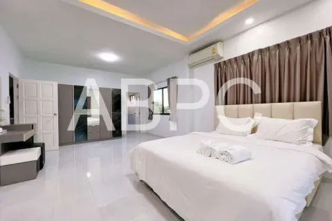 Casa de 4 dormitorios en Pattaya, Tailandia № 211742 - foto 13