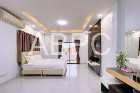 Casa de 4 dormitorios en Pattaya, Tailandia № 211742 - foto 9