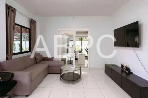 Casa de 4 dormitorios en Pattaya, Tailandia № 211742 - foto 5