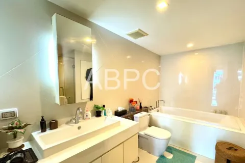 Condominio de 2 dormitorios en Pattaya, Tailandia № 211740 - foto 2