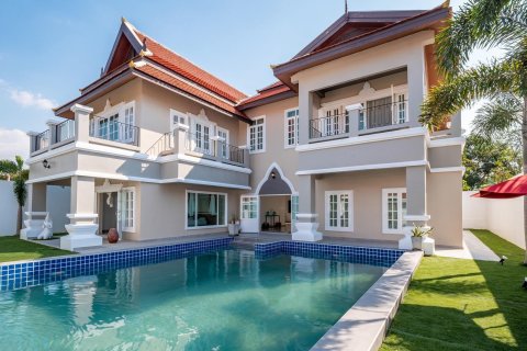 Villa in Pattaya, Thailand 6 bedrooms № 162969 - photo 13