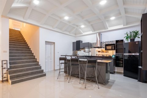 Villa in Pattaya, Thailand 6 bedrooms № 162969 - photo 2