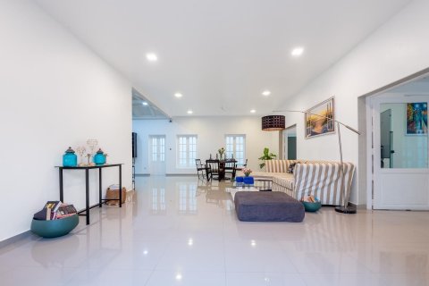 Villa in Pattaya, Thailand 6 bedrooms № 162969 - photo 5