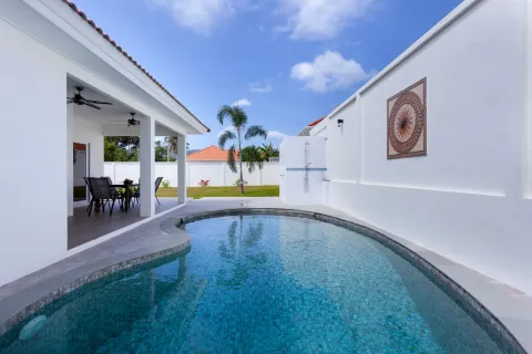 Villa in Phuket, Thailand 2 bedrooms № 162972 - photo 8