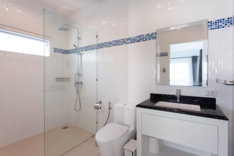 Villa in Phuket, Thailand 2 bedrooms № 162972 - photo 19