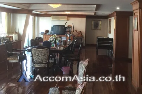 Condominio de 4 dormitorios en Bang Rak, Bangkok, Tailandia № 216536