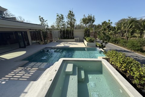 Villa in Phuket, Thailand 4 bedrooms № 173358 - photo 18