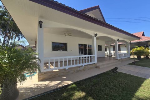 House in Hua Hin, Thailand 3 bedrooms № 168925 - photo 2