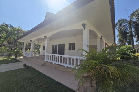 House in Hua Hin, Thailand 3 bedrooms № 168925 - photo 17