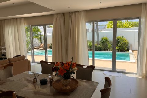 Villa in Phuket, Thailand 3 bedrooms № 168928 - photo 4
