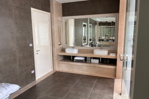 Villa in Phuket, Thailand 3 bedrooms № 168928 - photo 17