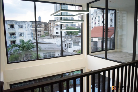 Maison à Bangkok, Thaïlande 4 chambres № 189470