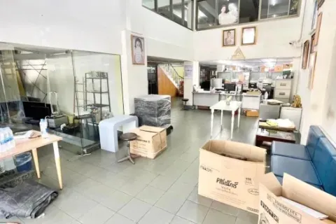 Gewerbeimmobilie in Khlong San, Bangkok, Thailand 2400 m2 № 217118 - Foto 2