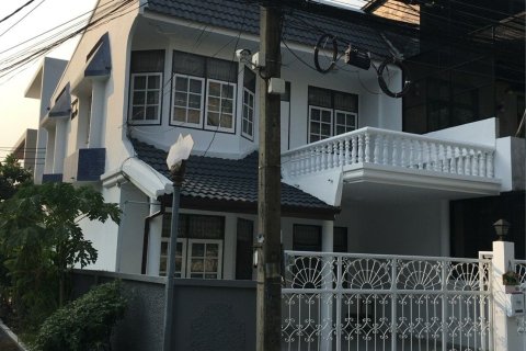 Таунхаус в Чатучаке, Бангкок, Таиланд с 3 спальнями  № 157163 - фото 16