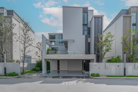 Maison à Saphan Sung, Bangkok, Thaïlande 4 chambres № 157168