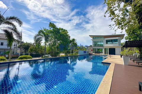 House in Pattaya, Thailand 3 bedrooms № 196922