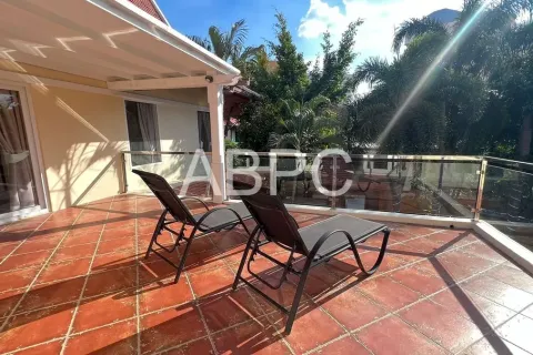Casa de 4 dormitorios en Jomtien Beach, Pattaya, Tailandia № 211683 - foto 8