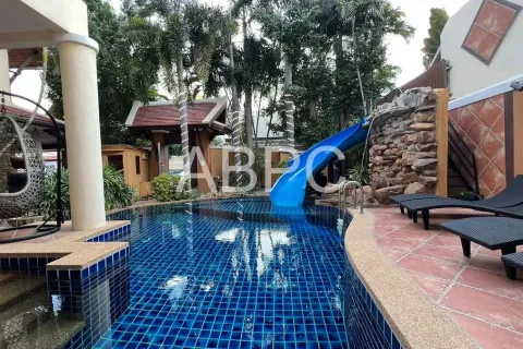 Casa de 4 dormitorios en Jomtien Beach, Pattaya, Tailandia № 211683 - foto 14