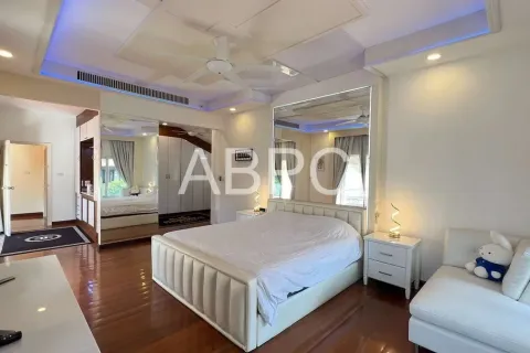 Casa de 4 dormitorios en Jomtien Beach, Pattaya, Tailandia № 211683 - foto 18