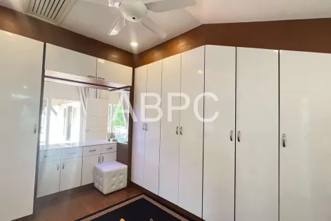 Casa de 4 dormitorios en Jomtien Beach, Pattaya, Tailandia № 211683 - foto 17