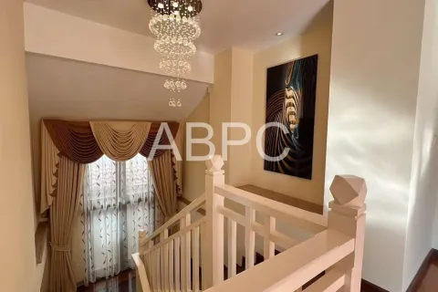 Casa de 4 dormitorios en Jomtien Beach, Pattaya, Tailandia № 211683 - foto 2