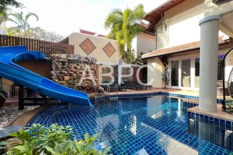 Casa de 4 dormitorios en Jomtien Beach, Pattaya, Tailandia № 211683 - foto 4