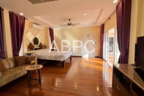 Casa de 4 dormitorios en Jomtien Beach, Pattaya, Tailandia № 211683 - foto 13