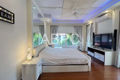 Casa de 4 dormitorios en Jomtien Beach, Pattaya, Tailandia № 211683 - foto 19
