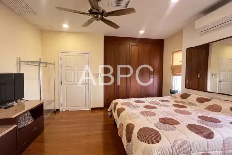 Casa de 4 dormitorios en Jomtien Beach, Pattaya, Tailandia № 211683 - foto 7