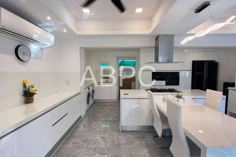 Casa de 4 dormitorios en Jomtien Beach, Pattaya, Tailandia № 211683 - foto 3