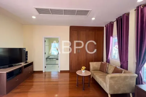 Casa de 4 dormitorios en Jomtien Beach, Pattaya, Tailandia № 211683 - foto 9