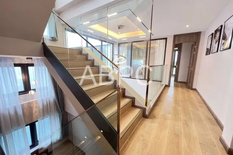 Casa de 4 dormitorios en Jomtien Beach, Pattaya, Tailandia № 211682 - foto 3