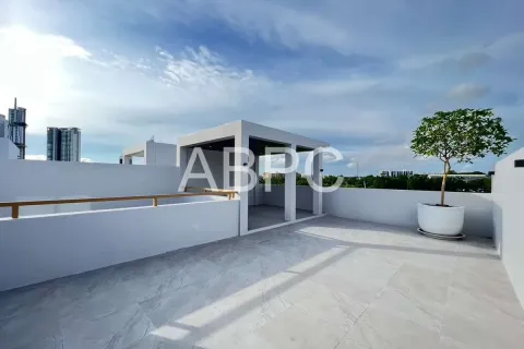 Casa de 4 dormitorios en Jomtien Beach, Pattaya, Tailandia № 211682 - foto 17