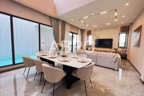 Casa de 4 dormitorios en Jomtien Beach, Pattaya, Tailandia № 211682 - foto 12