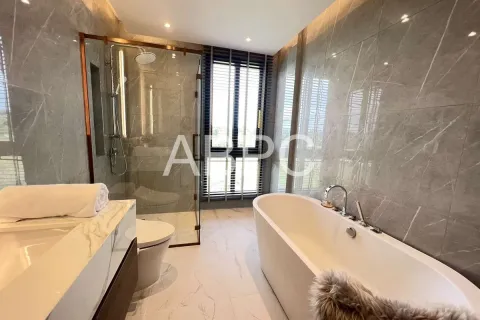 Casa de 4 dormitorios en Jomtien Beach, Pattaya, Tailandia № 211682 - foto 11