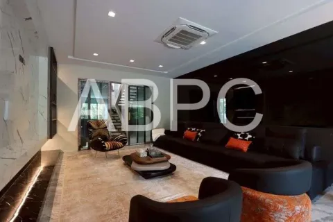 Casa de 6 dormitorios en Jomtien Beach, Pattaya, Tailandia № 211686 - foto 11