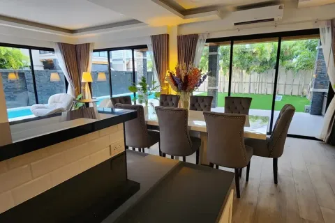 Casa de 5 dormitorios en Pattaya, Tailandia № 210659 - foto 9