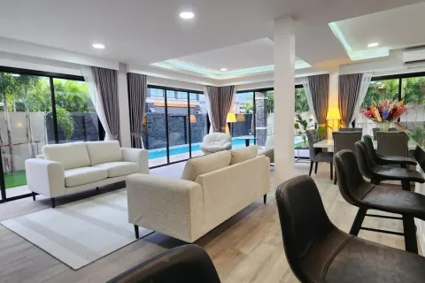Casa de 5 dormitorios en Pattaya, Tailandia № 210659 - foto 12