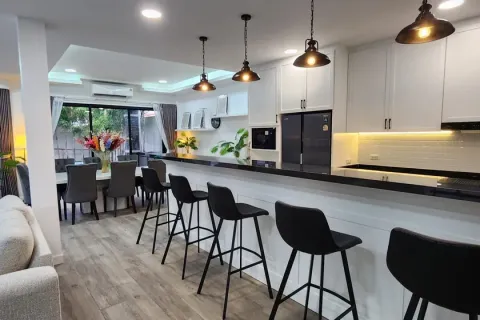 Casa de 5 dormitorios en Pattaya, Tailandia № 210659 - foto 6