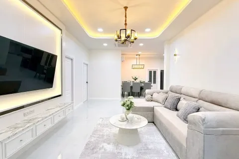 Casa de 3 dormitorios en Pattaya, Tailandia № 210664 - foto 9