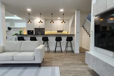 Casa de 5 dormitorios en Pattaya, Tailandia № 210660 - foto 7