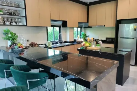 Casa de 4 dormitorios en Pattaya, Tailandia № 210658 - foto 9