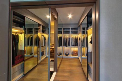 Condo in Bangkok, Thailand, 2 bedrooms № 114597 - photo 10