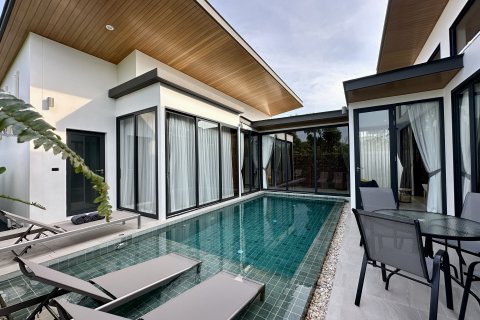 Villa in Phuket, Thailand 3 bedrooms № 141271 - photo 1